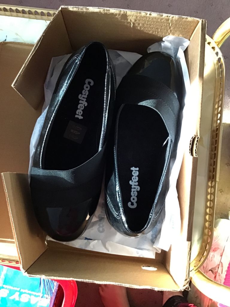 Brand new ladies black faux leather thick kitten heels 