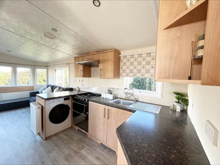 ****CHEAP STATIC 2 BED CARAVAN FOR SALE / 40 MINITUES FROM LONDON.