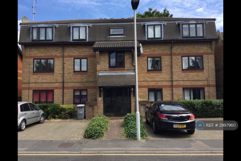 1 bedroom flat in Magpie Close, London, E7 (1 bed) (#2997960)