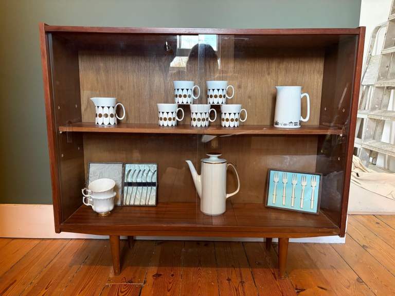 Vintage mid century display cabinet / bookcase