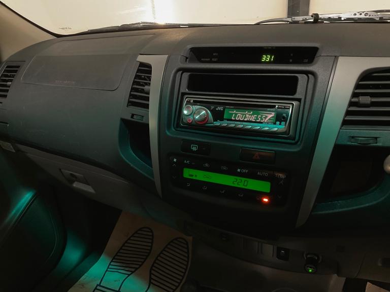 2011 Toyota Hilux 3.0 D-4D Invincible Pickup 4dr Diesel Auto 4WD (227 g/km, 171 bhp) Pick Up Dies...