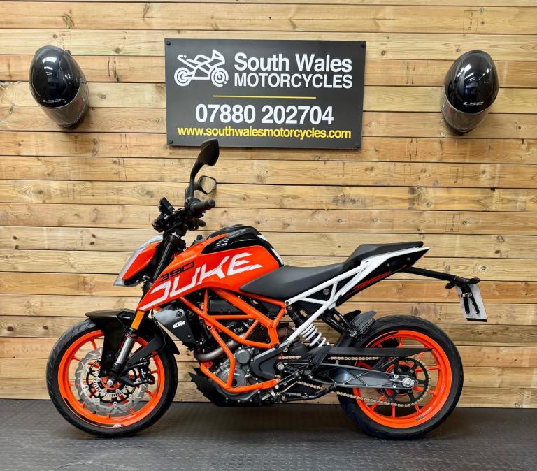 KTM 390 Duke : 2018 model : only 5265 miles 