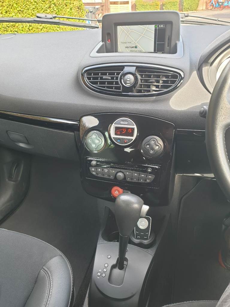 Automatic Renault, CLIO, Hatchback, 2012, Other, 1598 (cc), 5 doors
