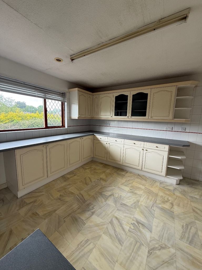 Full kitchen cabinets and worktops