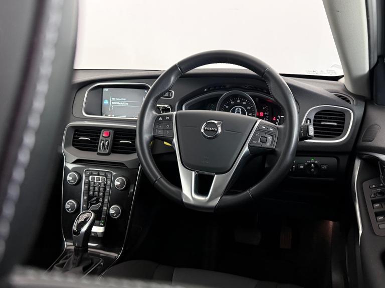 2016 Volvo V40 D2 [120] Momentum Nav Plus 5dr Geartronic HATCHBACK DIESEL Automatic
