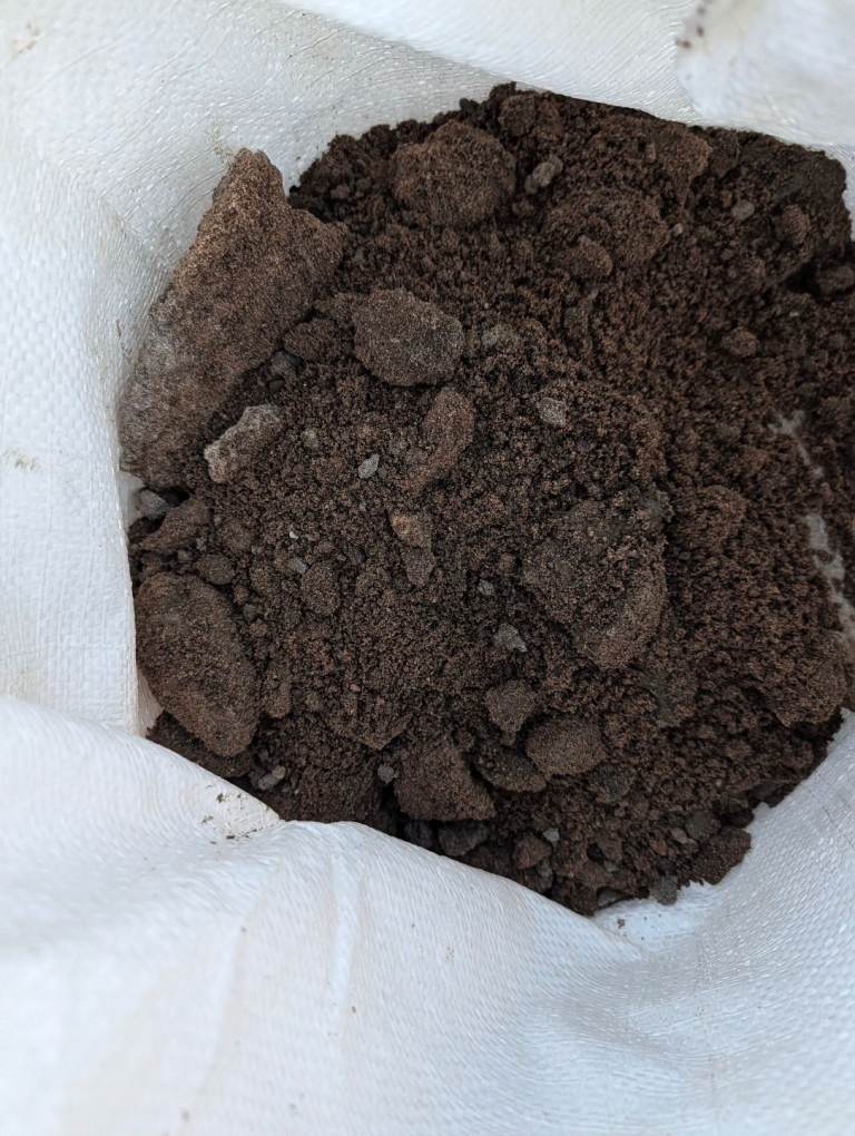 Free mixed soil with clay 