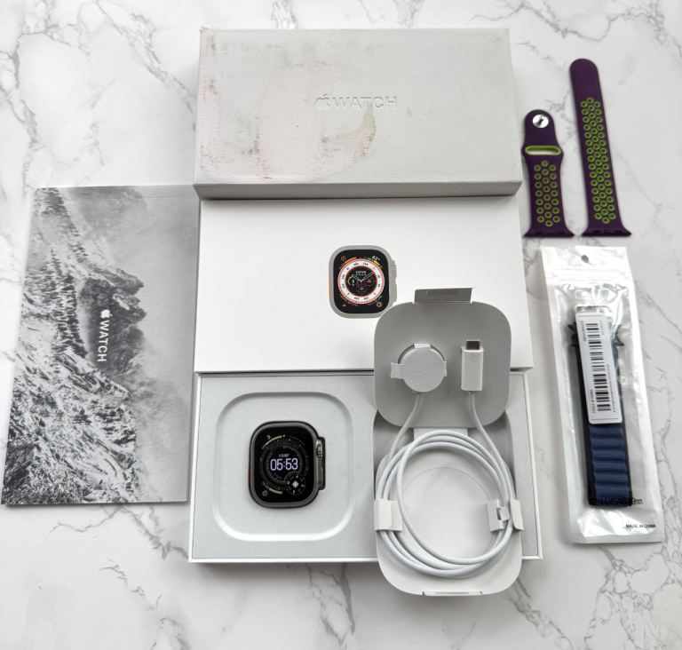 Apple Watch Ultra 1 Gen 49MM GPS Cellular Titanium Grey Ceramic Box + 2 Bands
