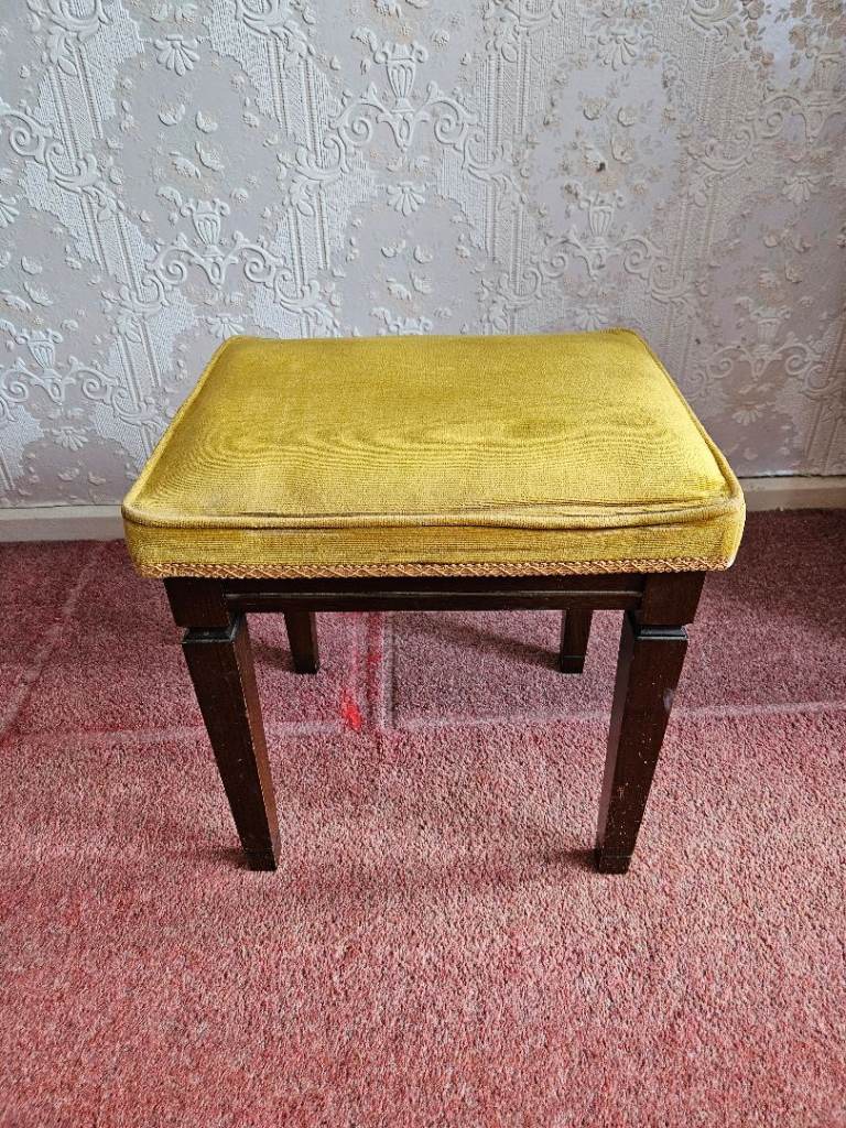 Stool (solid wood)