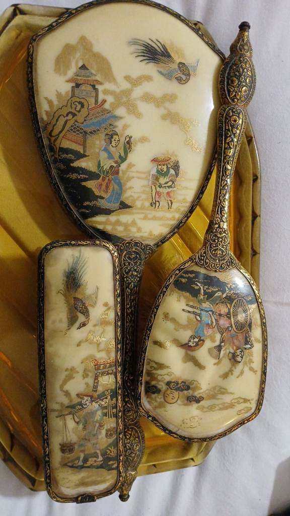 Vintage Hand Mirror, Brush & Comb Set – Japanese Motif