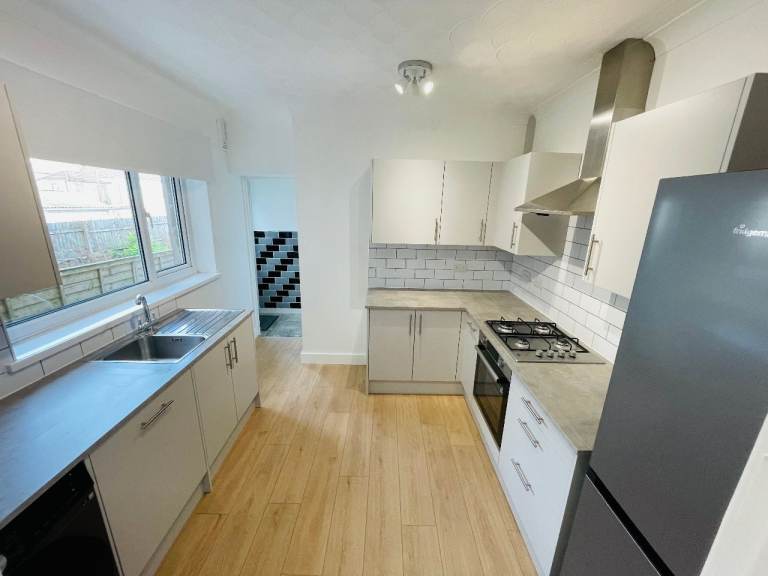 Beautifully Refurbished 3-Bedroom Home in SA1 £1,200 pcm