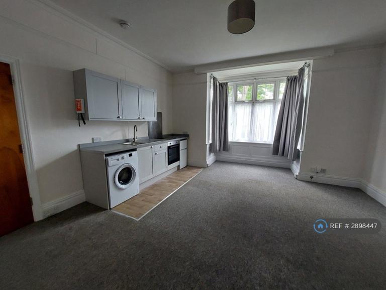Studio flat in Tring Road, Aylesbury, HP20 (#2898447)