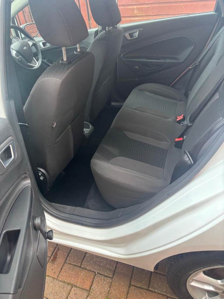 Ford, FIESTA, Hatchback, 2016, Manual, 1241 (cc), 5 doors