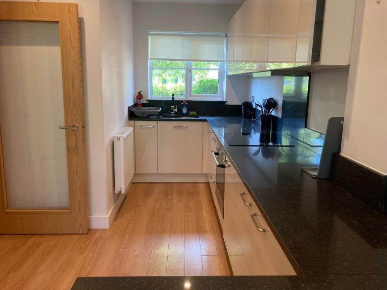 Luxury room in high Wycombe with balcony only £200 deposit 