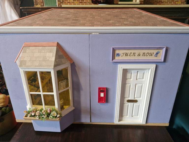 Victorian shop dollhouse 