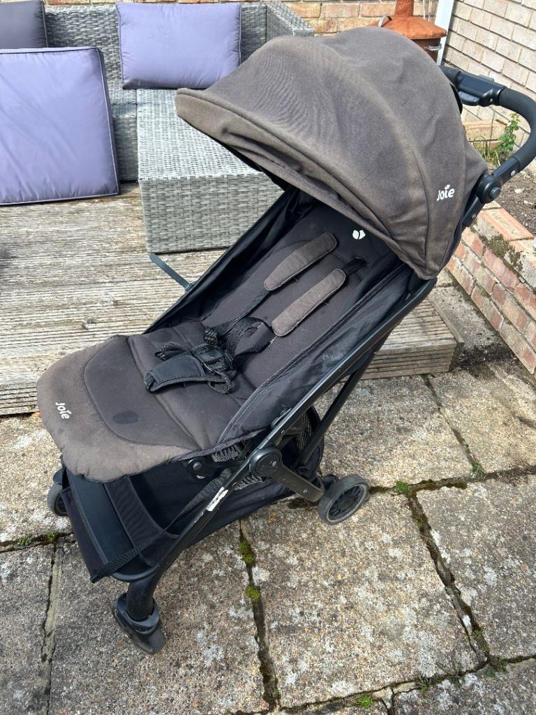 Joie Tourist compact stroller 