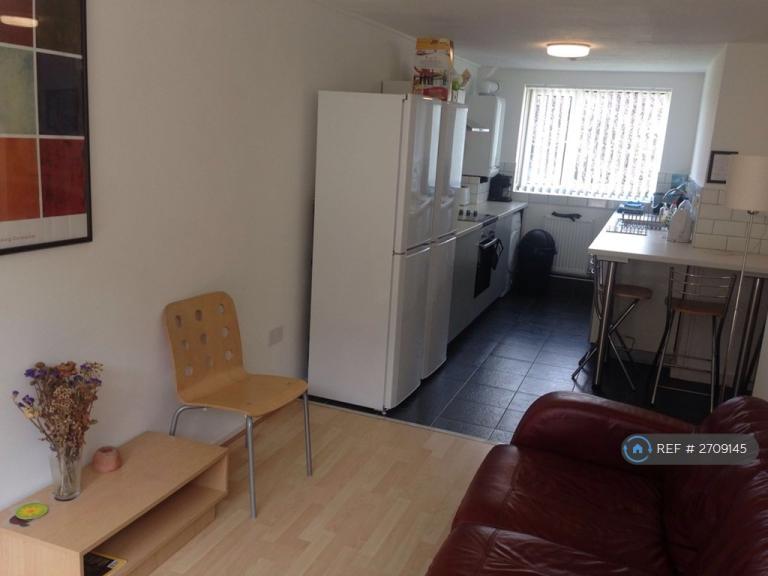 1 bedroom in Glenridding Close, Oldham Ol1 3Ju, OL1 (#2709145)