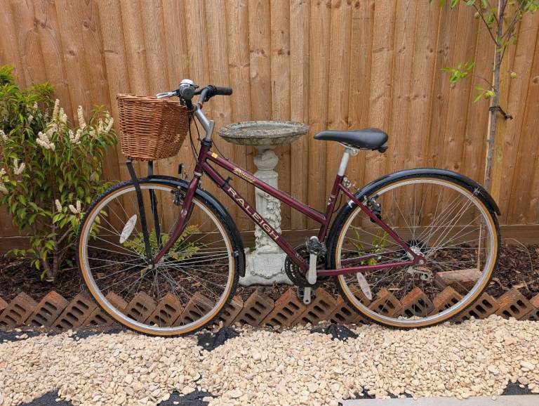 Raleigh Pioneer Trail hybrid womens bike, excellent condition