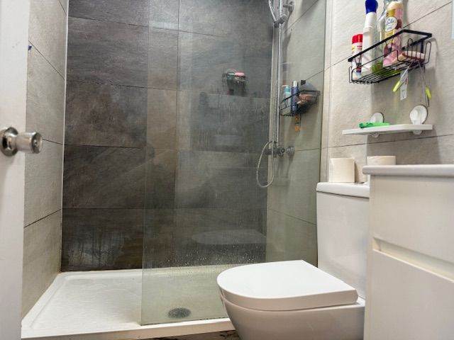 MODERN TWO BEDROOM, CLARE ROAD, CLOSE TO TUBE