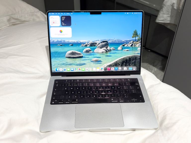 CAN HAND DELIVER, MACBOOK PRO 2021 14” LAPTOP M1 PRO,16GB RAM,512GB SSD, SILVER. LATEST MACOS TAHOE