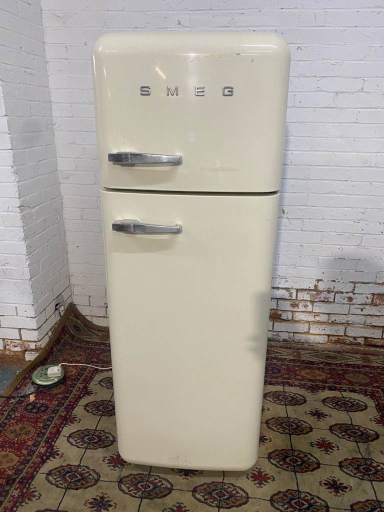 Beautiful Top Brand SMEG Fridge & Freezer On Top Fr