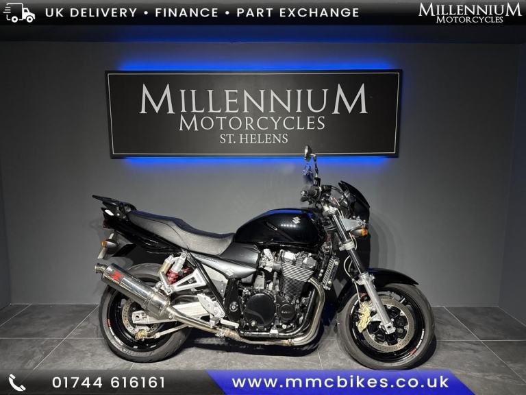 SUZUKI GSX 1400. BLACK WIDOW EXHAUST CAN. PUIG SCREEN