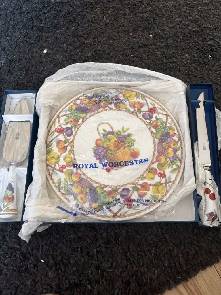 Royal Worcester Fruit Design Cake Plate & Server Set – Brand New