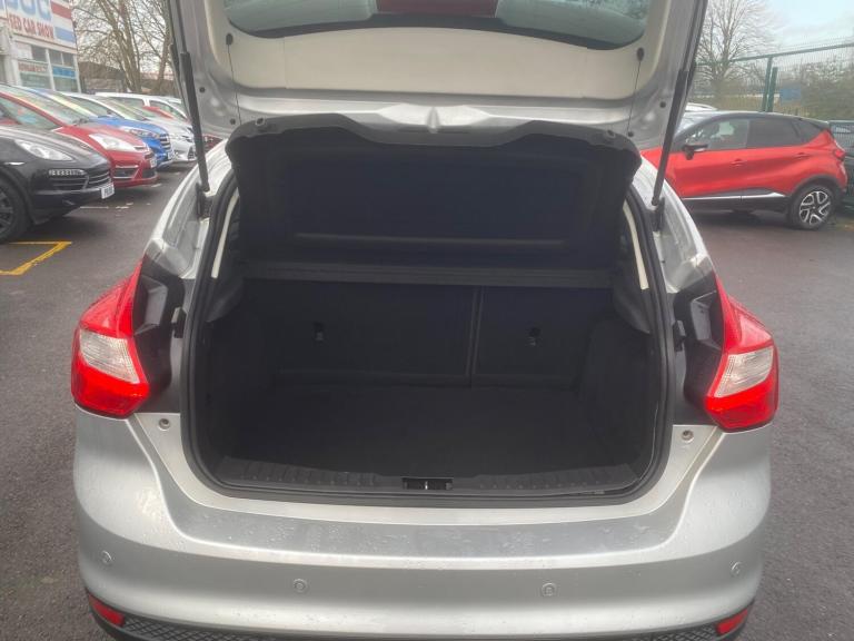 2011 Ford Focus 1.6T EcoBoost Titanium X Euro 5 (s/s) 5dr HATCHBACK Petrol Manual