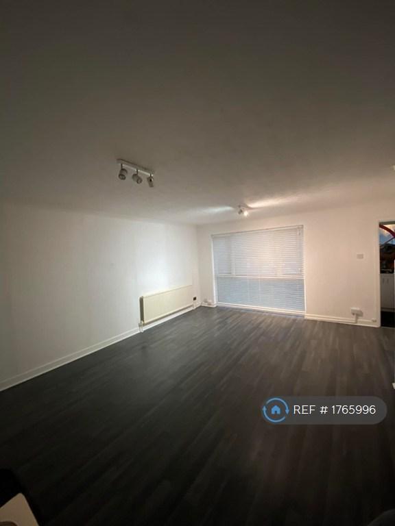 3 bedroom house in Inglewood Avenue, Camberley, GU15 (3 bed) (#1765996)