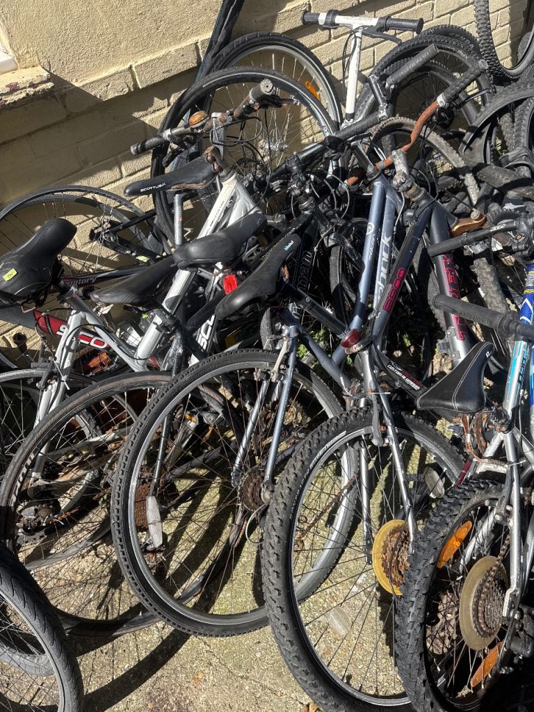5 bikes job lot
2 scotts  1 mans 1 ladies
1 boardman racer
1 ridgeback ladies
1 trek 
All spares rep