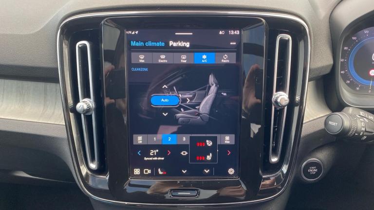 2024 Volvo XC40 2.0 B3 MHEV Ultimate SUV 5dr Petrol Hybrid DCT Auto Euro 6 (s/s) (163 ps) ESTATE ...