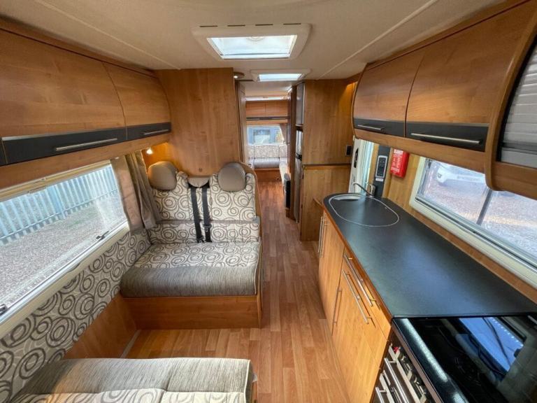 Auto-trail Arapaho 4 Berth 4 Belt End Lounge Motorhome automatic