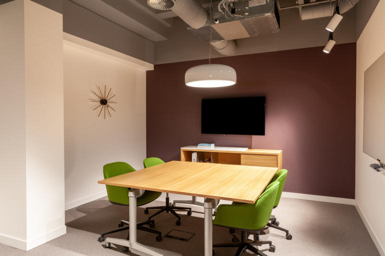 Hemel Hempstead - HP27TG \ Move-In Ready Office Space with 5 Desks
