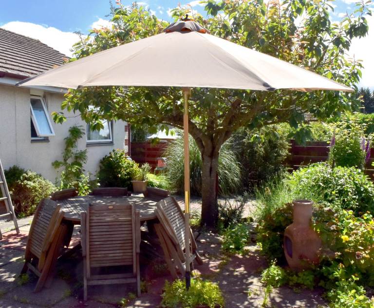 2.7m Outdoor Patio/Garden Umbrella (Parasol Sun Shade or Market Umbrella) with 8 Ribs