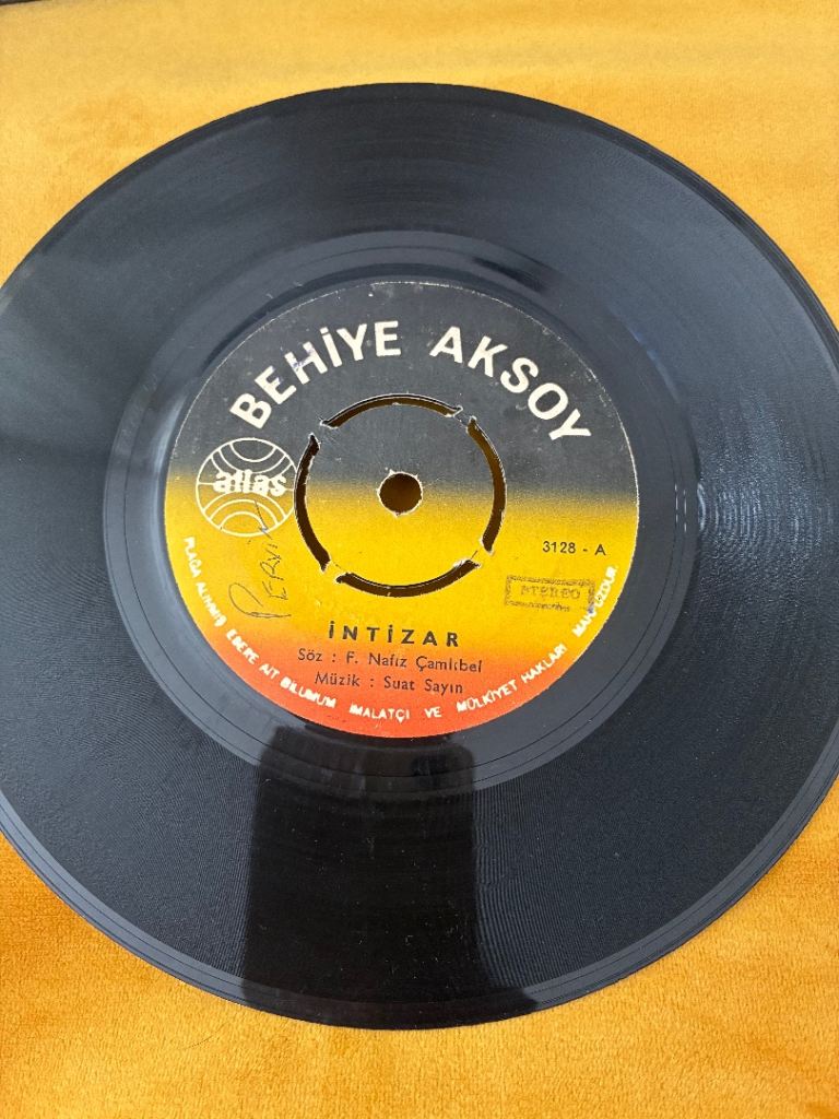 Turkish classical music 45 RPM vinyl record by Behiye Aksoy