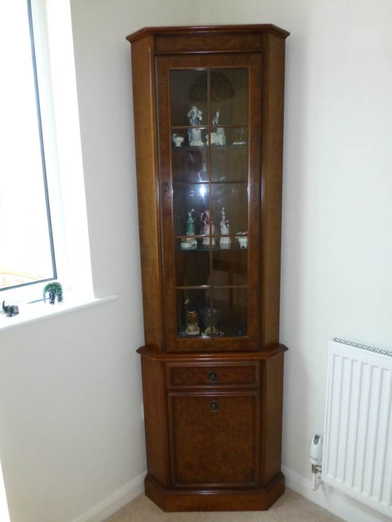 Corner display cabinet