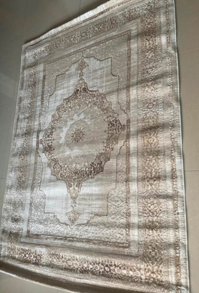 Brand new a beautiful area rugs colour beige size 170x120cm carpet rugs