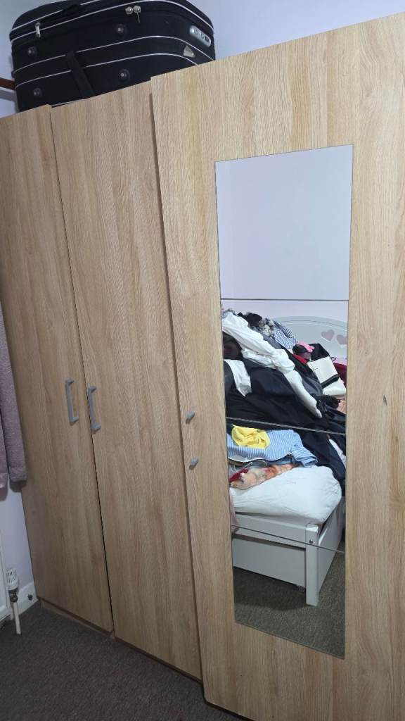 Dombas ikea wardrobe 3 doors 