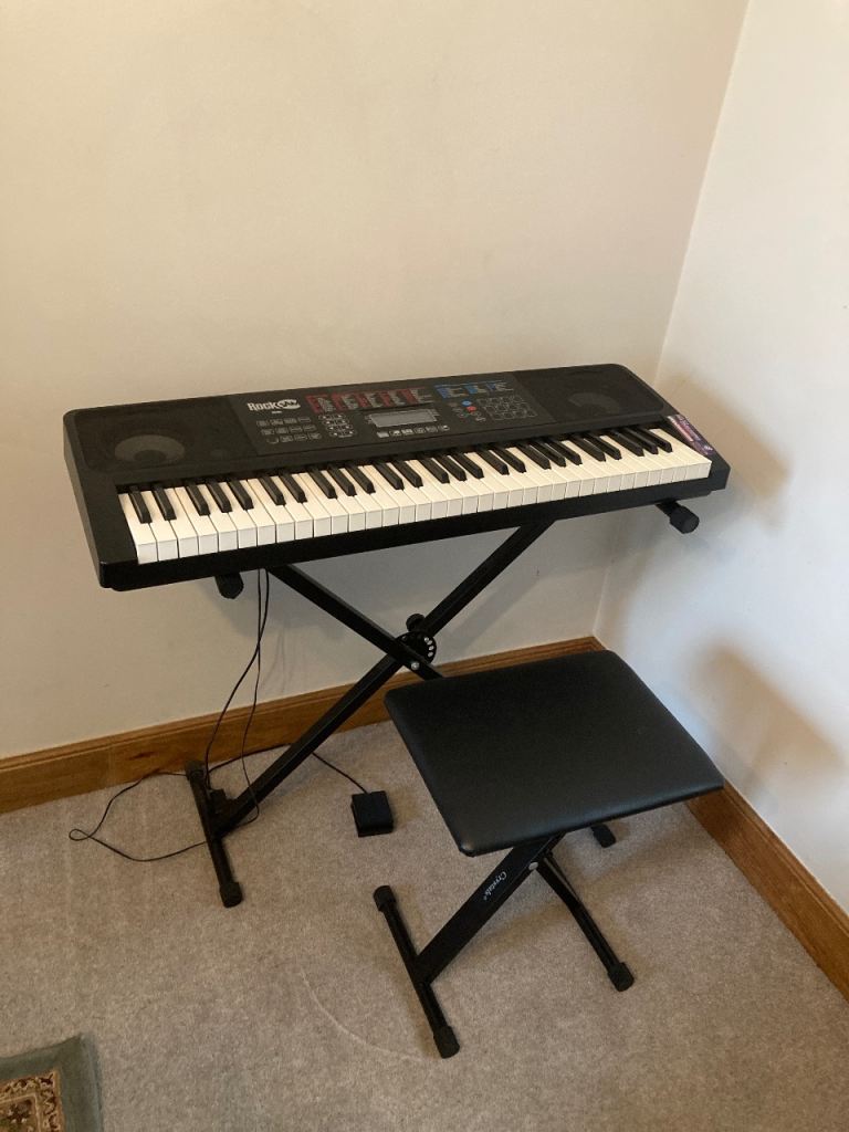 Electronic Keyboard w/Stand and Stool