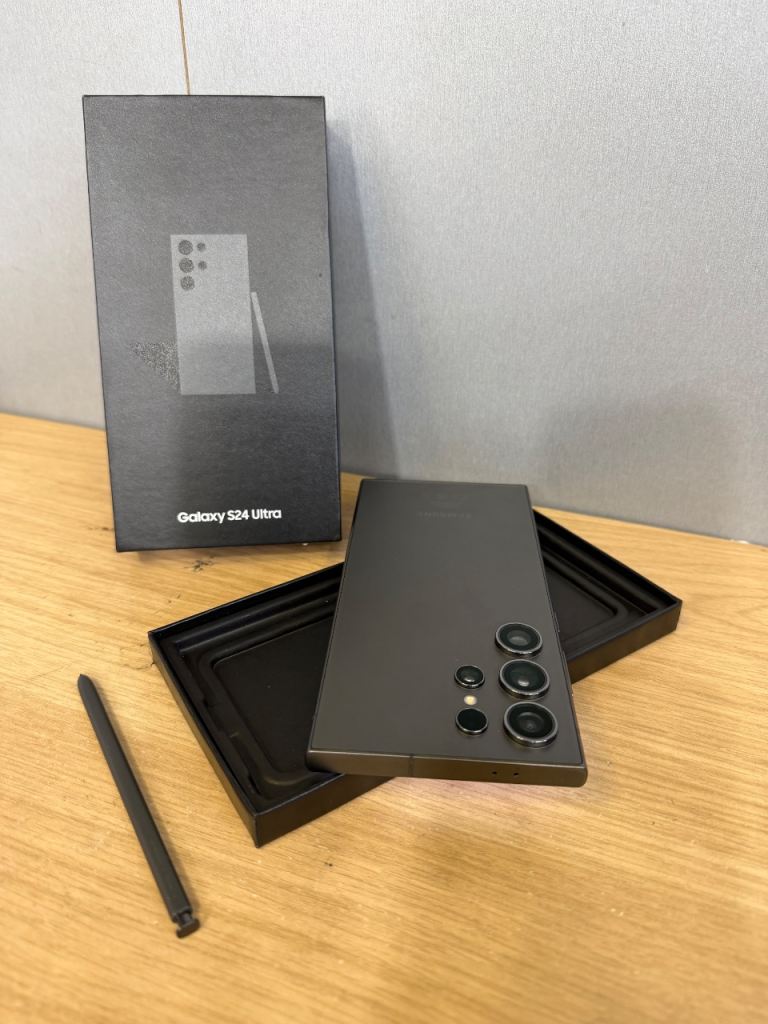 Samsung Galaxy S24 Ultra – Black, Boxed with S Pen