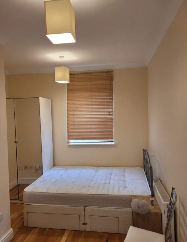 Modern 2-Bedroom Flat | Furnished | Fitted Kitchen | Parking | Nikitas House, Salford, Manchester-M5