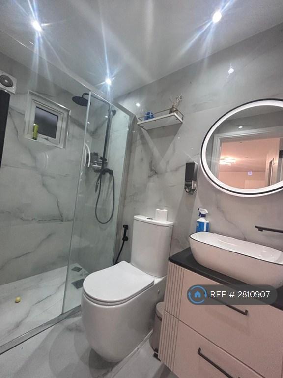 4 bedroom house in Lynton Close, Isleworth, TW7 (4 bed) (#2810907)