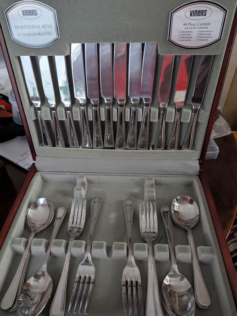 Viners  Traditional Bead 44-Piece Canteen Cutlery Set