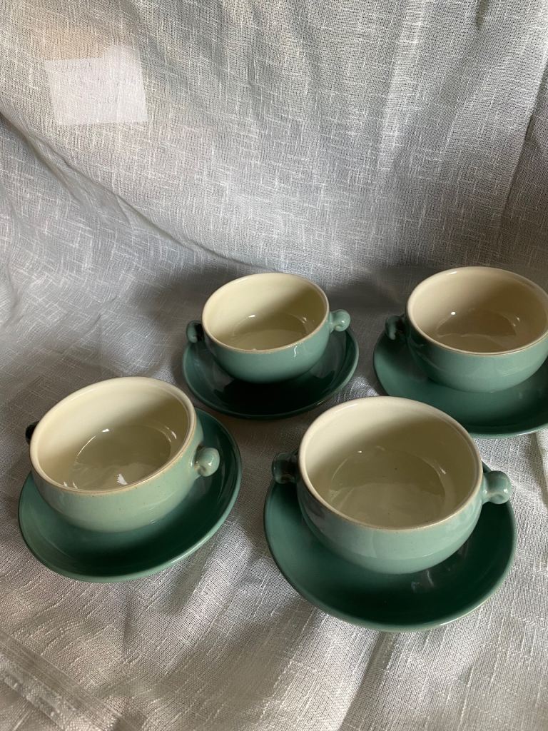 Denby Manor Green 4 handled soup bowls, 3 soup plates 
