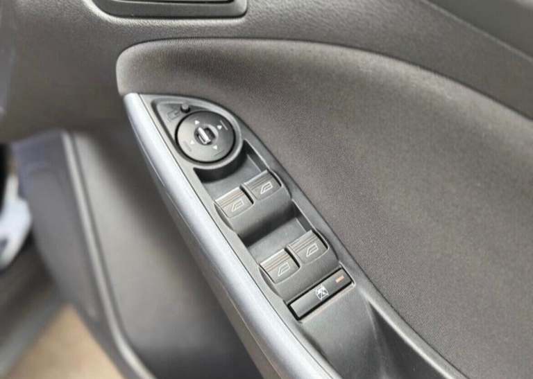 2014 Ford Focus 1.6 TDCi 115 Titanium Navigator 5dr HATCHBACK DIESEL Manual