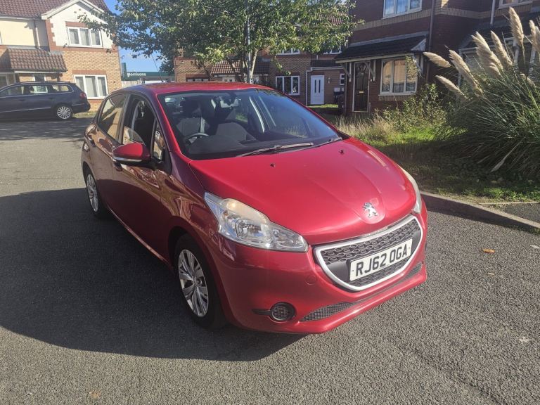 Peugeot, 208, Hatchback, 2013, Manual, 1199 (cc), 5 doors