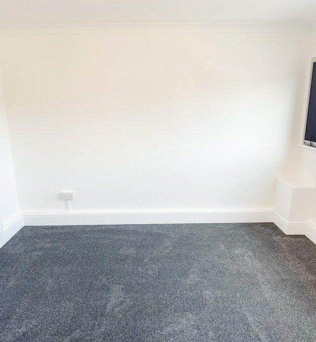 🏡 Spacious Fully Furnished Double Room | All Bills Included | 1 Min Walk to Romford Station