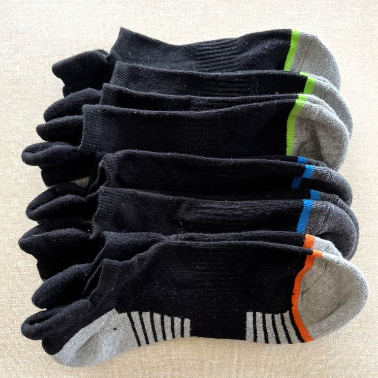 NEW 6 pairs men's trainer socks. Size 6-8½. No packaging. CAN POST