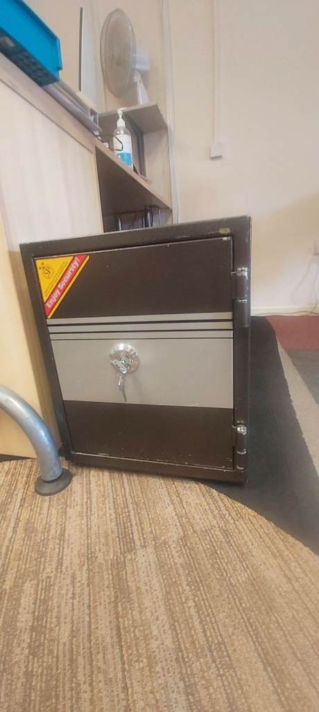Sturdy Metal Safe with Key – Good Condition