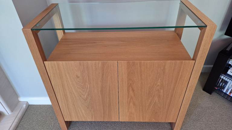 M&S MARKS & SPENCER COLBY 2-DOOR SIDEBOARD, OAK WITH GLASS TOP, EXCELLENT CONDITION
