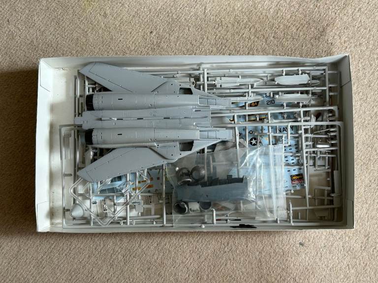 Hasegawa 1:72 F-14A Tomcat (High Visibility) – Model Kit E3 (Incomplete as open box condition)